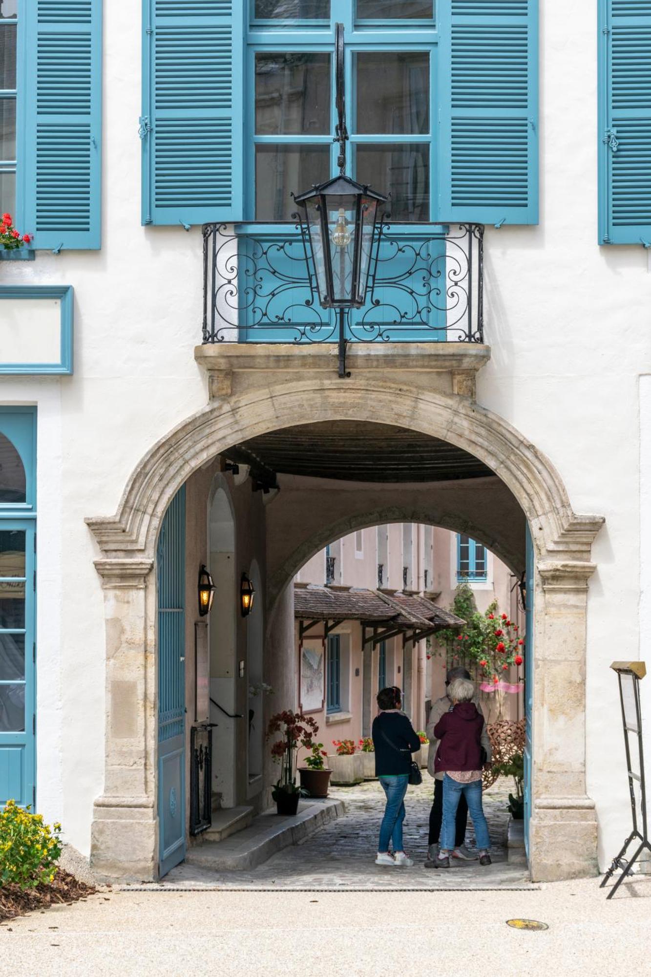Hotel De La Poste Avallon Bagian luar foto